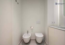 Luxury 4-Bedroom Apartment on the Seafront