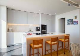 Luxury 4-Bedroom Apartment on the Seafront