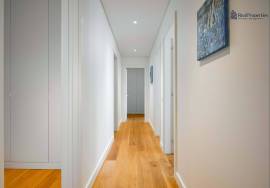 Luxury 4-Bedroom Apartment on the Seafront