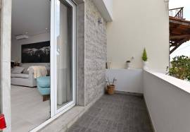 House T3+1 | Attic & Basement | Refurbished | Outdoor Patio | Mulberry | Estoril