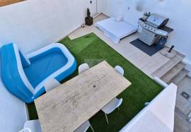 House T3+1 | Attic & Basement | Refurbished | Outdoor Patio | Mulberry | Estoril