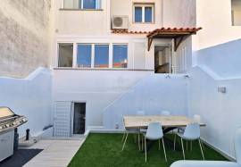 House T3+1 | Attic & Basement | Refurbished | Outdoor Patio | Mulberry | Estoril