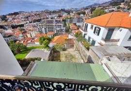 BUILDING IN THE CENTER OF FUNCHAL