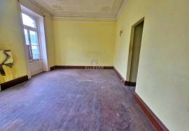 BUILDING IN THE CENTER OF FUNCHAL