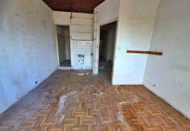 BUILDING IN THE CENTER OF FUNCHAL