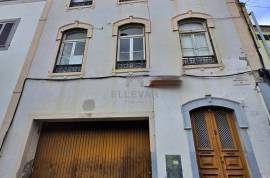 BUILDING IN THE CENTER OF FUNCHAL