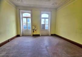 BUILDING IN THE CENTER OF FUNCHAL