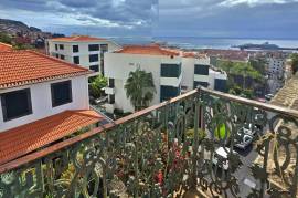 BUILDING IN THE CENTER OF FUNCHAL