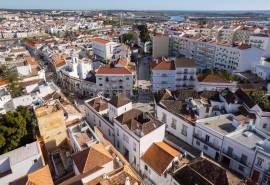 Tavira – Stylish 1+1 bedroom apartment with mezzanine in historic centre.