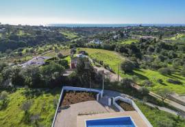 Carvoeiro – Renovated 4-Bedroom Villa with Private Heated Pool and Sea Views