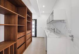 Carvoeiro – Renovated 4-Bedroom Villa with Private Heated Pool and Sea Views