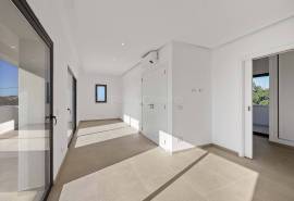 Carvoeiro – Renovated 4-Bedroom Villa with Private Heated Pool and Sea Views