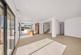 Carvoeiro – Renovated 4-Bedroom Villa with Private Heated Pool and Sea Views