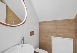 Carvoeiro – Renovated 4-Bedroom Villa with Private Heated Pool and Sea Views