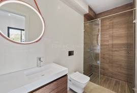 Carvoeiro – Renovated 4-Bedroom Villa with Private Heated Pool and Sea Views