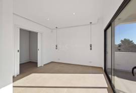 Carvoeiro – Renovated 4-Bedroom Villa with Private Heated Pool and Sea Views