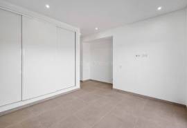 Carvoeiro – Renovated 4-Bedroom Villa with Private Heated Pool and Sea Views