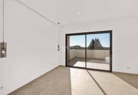 Carvoeiro – Renovated 4-Bedroom Villa with Private Heated Pool and Sea Views