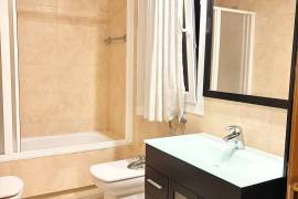 Sale and rental of a flat in Campello (Alicante).