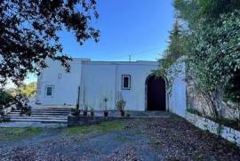 Historic residence with a 16th-century chapel and panoramic land
