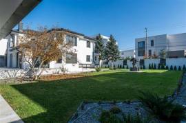 Exclusive Villa with Elevator in Iancu Nicolae, Bucharest | Renovated | 1000 sqm Lot