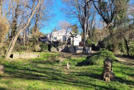 A True Haven Of Peace By The Water, This Beautiful House Offers 95 M2 Of Living Space On 1768 M2 Of Land.