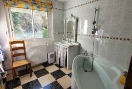 A True Haven Of Peace By The Water, This Beautiful House Offers 95 M2 Of Living Space On 1768 M2 Of Land.