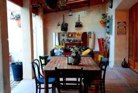 Beautiful Town House Full Of Character Offering 195 M2 Of Living Space, A Delightful Courtyard With Jacuzzi And A Pleasant Terrace, In The Heart Of The Center