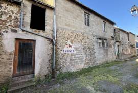 Town House with Outbuilding an Huge Potential Town House with Outbuilding an Huge Potential