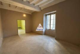 Town House with Outbuilding an Huge Potential Town House with Outbuilding an Huge Potential