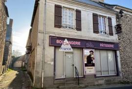 Town House with Outbuilding an Huge Potential Town House with Outbuilding an Huge Potential