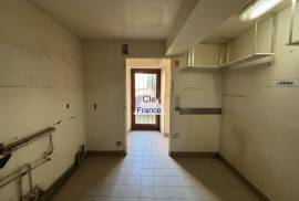 Town House with Outbuilding an Huge Potential Town House with Outbuilding an Huge Potential