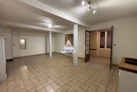 Town House with Outbuilding an Huge Potential Town House with Outbuilding an Huge Potential