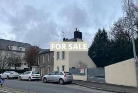 Town House with Neat Garden