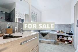 Detached Country House with Landscaped Garden