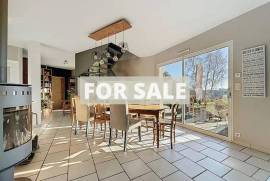 Detached Country House with Landscaped Garden