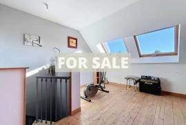 Detached Country House with Landscaped Garden