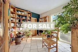 Detached Country House with Landscaped Garden