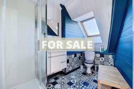 Detached Country House with Landscaped Garden