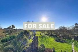 Detached Country House with Landscaped Garden