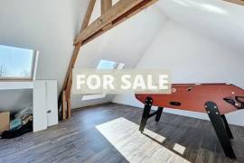 Detached Country House with Landscaped Garden