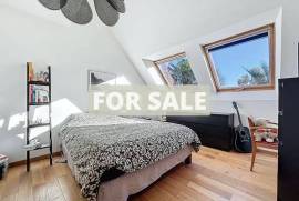 Detached Country House with Landscaped Garden