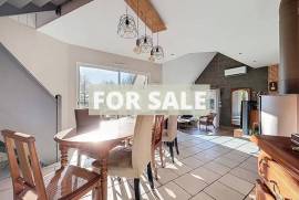 Detached Country House with Landscaped Garden