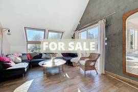 Detached Country House with Landscaped Garden