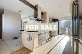 Detached Country House with Landscaped Garden