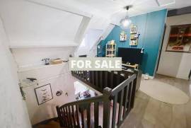 Detached Country House with Landscaped Garden