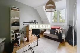 Detached Country House with Landscaped Garden