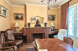 Three Bedroom Apartment in Sought After Location Three Bedroom Apartment in Sought After Location