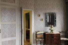 Three Bedroom Apartment in Sought After Location Three Bedroom Apartment in Sought After Location