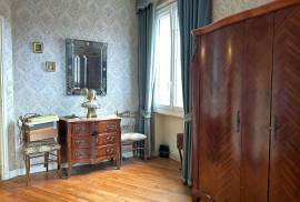 Three Bedroom Apartment in Sought After Location Three Bedroom Apartment in Sought After Location